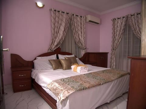 Bed, Photo of the whole room, Bedroom, towels, air conditioner