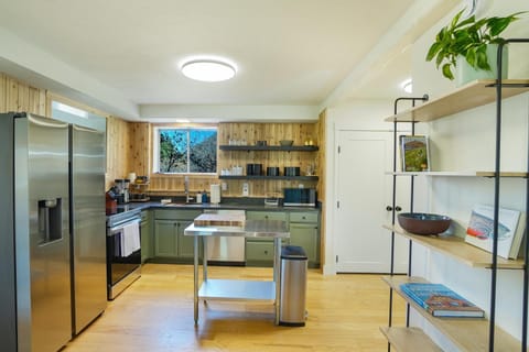 Kitchen or kitchenette, kitchen