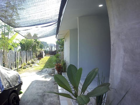 Hatha home stay Vacation rental in Batu Layar