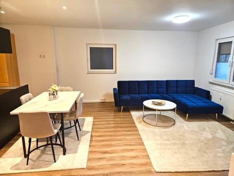 Moderne Ferienwohnung mit Kochinsel in Sinsheim Zentral ruhig und Netflix - Erstbezug WeHome Komfort Apartment in Sinsheim