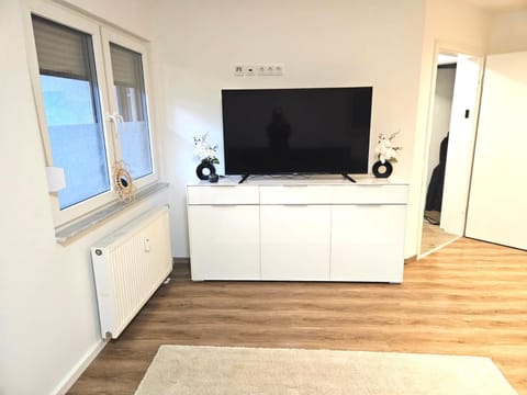 Moderne Ferienwohnung mit Kochinsel in Sinsheim Zentral ruhig und Netflix - Erstbezug WeHome Komfort Apartment in Sinsheim