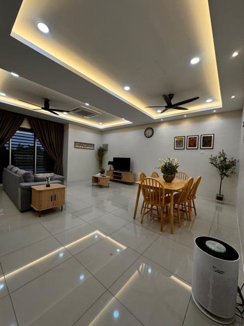 Mia homestay House in Perak Tengah District