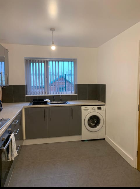 8 Bedroom Contractors House Apartment in Sheffield