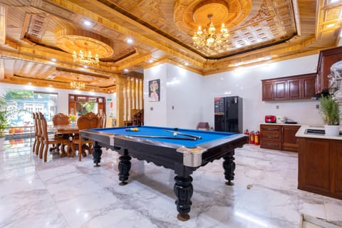 Billiard, Game Room