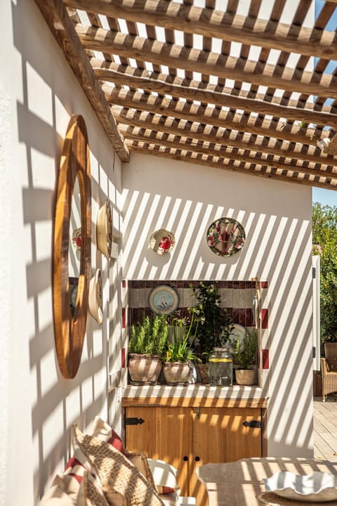 Day, Seating area, Dining area, Garden view