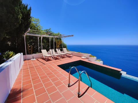 Day, View (from property/room), Balcony/Terrace, Pool view, Sea view, Swimming pool, sunbed