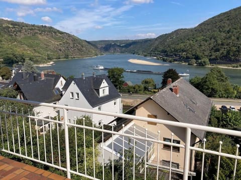 Balcony/Terrace, Mountain view, River view