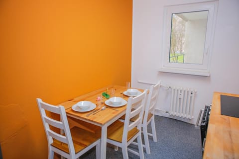 Dining area, Food