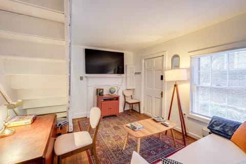 The Pineapple Old Town Alexandria Studio! Apartment in Alexandria