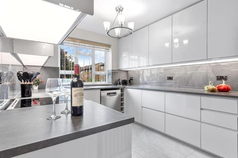 Modern spacious 1 bedroom flat in Hampstead Apartment in London Borough of Camden