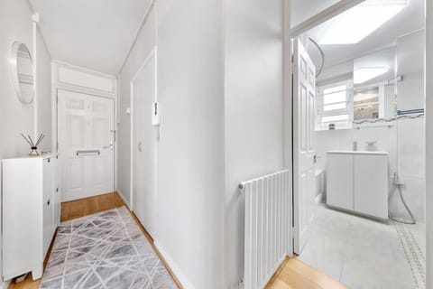 Modern spacious 1 bedroom flat in Hampstead Apartment in London Borough of Camden