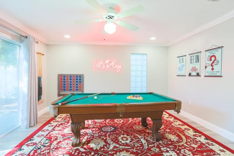 Billiard, Game Room