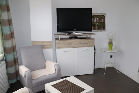 TV and multimedia, Seating area, oven