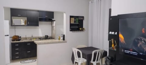 Kitchen or kitchenette, Dining area, minibar, oven, pet friendly, stove