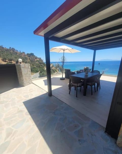 Patio, Natural landscape, Balcony/Terrace, Seating area, Sea view