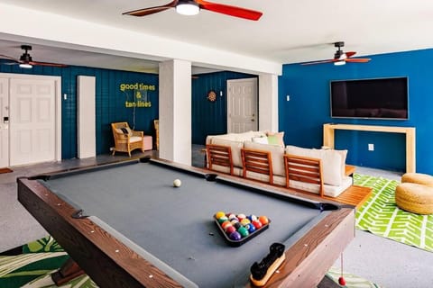 Communal lounge/ TV room, Billiard, Game Room, TV and multimedia