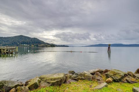 Tillamook Bay Apt Near Marina Fish, Boat and More! House in Garibaldi