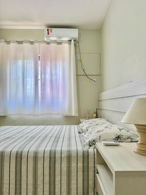 Bed, Photo of the whole room, Bedroom, air conditioner