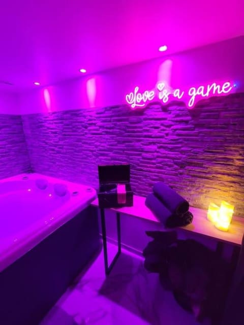 Studio élégant l'orchidée Jacuzzi en intérieur toute l'année Apartment in Montpellier