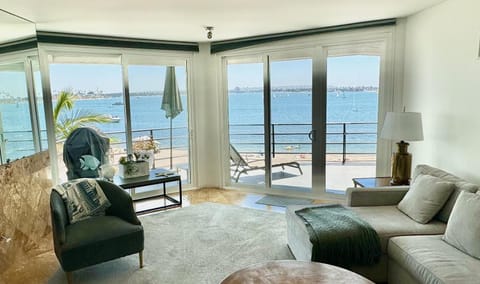 Bayfront Penthouse with Beautiful Views of Mission Bay Apartment in Mission Bay