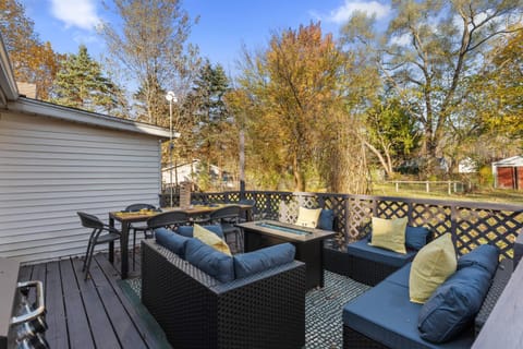 Patio, Day, Balcony/Terrace, Seating area, Garden view