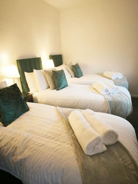 Colchester - 2 Bedrooms - Sleeps 6 - Free Parking - Book for Christmas Apartment in Colchester