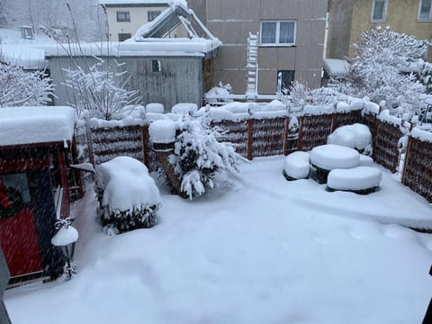 Property building, Garden, Balcony/Terrace