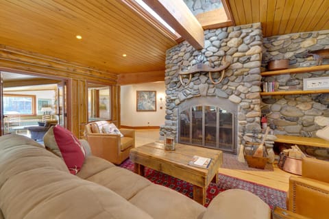 Sun Valley Log Home with Hot Tub and Mtn Views! House in Ketchum