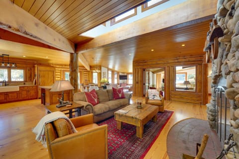 Sun Valley Log Home with Hot Tub and Mtn Views! House in Ketchum