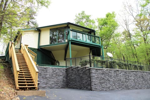 Property building, Spring, Day, Natural landscape, View (from property/room), Balcony/Terrace