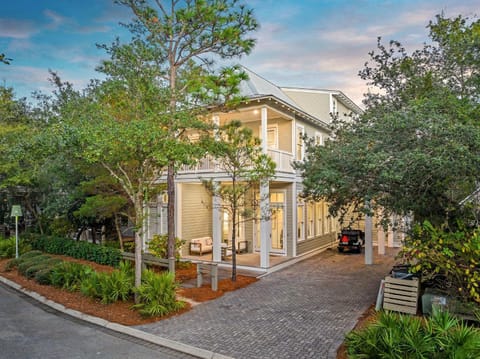 Magnolia Way House in Seaside