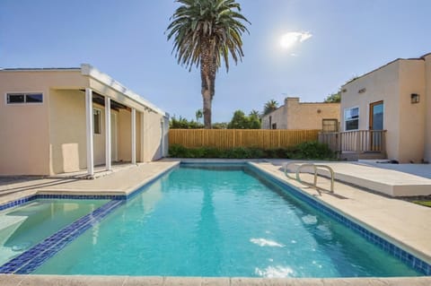 Cozy 4B Villa with Pool 15 Minutes to Venice Beach House in Beverly Hills