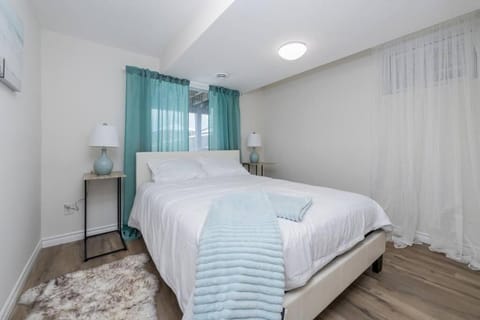 Modern & Cozy 1 Bedroom with fast Wi-Fi, BBQ & Patio Appartement in Barrie