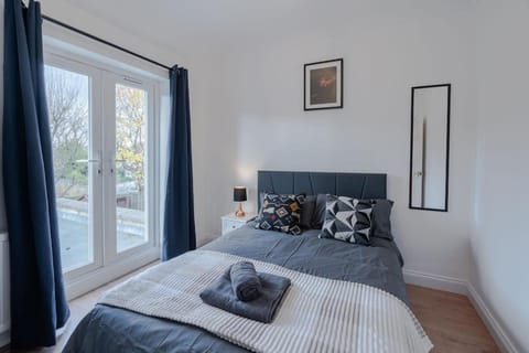 Putney Haven 3BD 2 Bath Sleeps 8 Apartment in London Borough of Richmond upon Thames