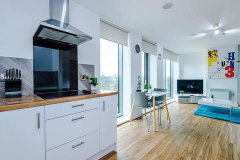 Lux Livin' Apartments - Luxury 2 BED Sky Apartment Manchester FREE GYM Apartment in Salford