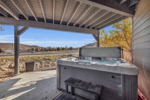 Modern Park City Retreat with Private Hot Tub House in Summit Park