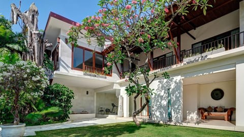 Property building, Day, Garden, View (from property/room), Balcony/Terrace, Garden view