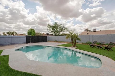 Beautiful 4bdr Home With Pool And Hot Tub! House in Mesa