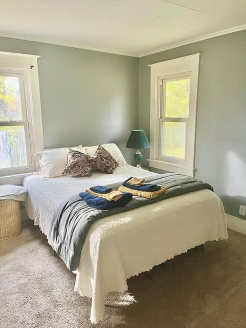 Cozy 2 bedroom by Notre Dame House in Roseland