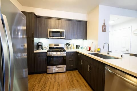 Kitchen or kitchenette, dishwasher, minibar, stove, toaster