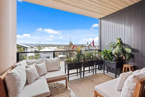 View (from property/room), Balcony/Terrace, Seating area, Mountain view