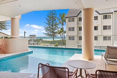 Pool view, Swimming pool, sunbed