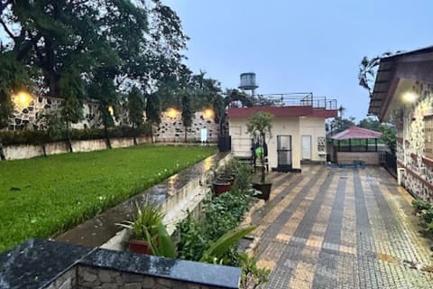 Property building, Day, Garden, Garden view