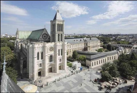 MAIL Apartment & free indoor parking Apartment in Saint-Denis, France