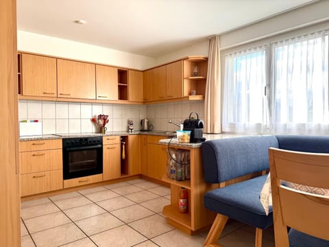 Kitchen or kitchenette, Dining area, stove