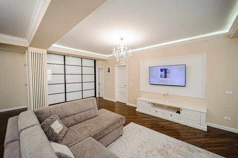 Bed, TV and multimedia, Living room, Photo of the whole room, Seating area