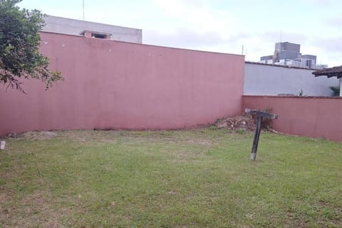 Casa a duas quadras da praia - Balneário Saint Etienne - Matinhos House in State of Paraná