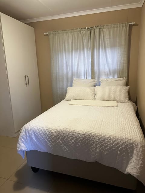 Yamwaale Overnight Accommodation - Otjomuise Ext 4 Vacation rental in Windhoek