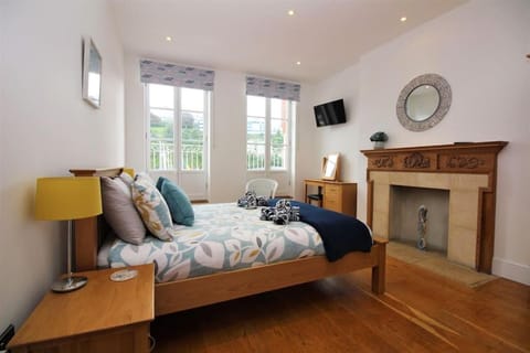 Ultimate Harbourside - 4 Bedroom Deluxe Apartment in Ilfracombe