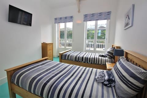 Ultimate Harbourside - 4 Bedroom Deluxe Apartment in Ilfracombe